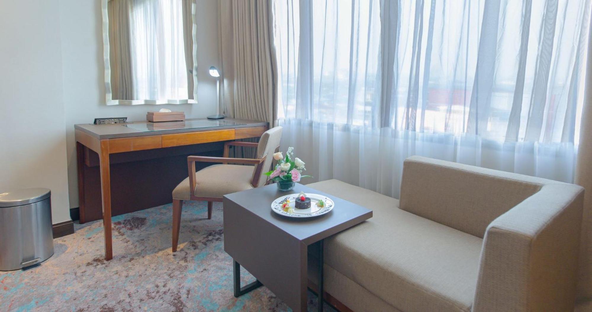 Gumaya Tower Hotel เซอมารัง ภายนอก รูปภาพ