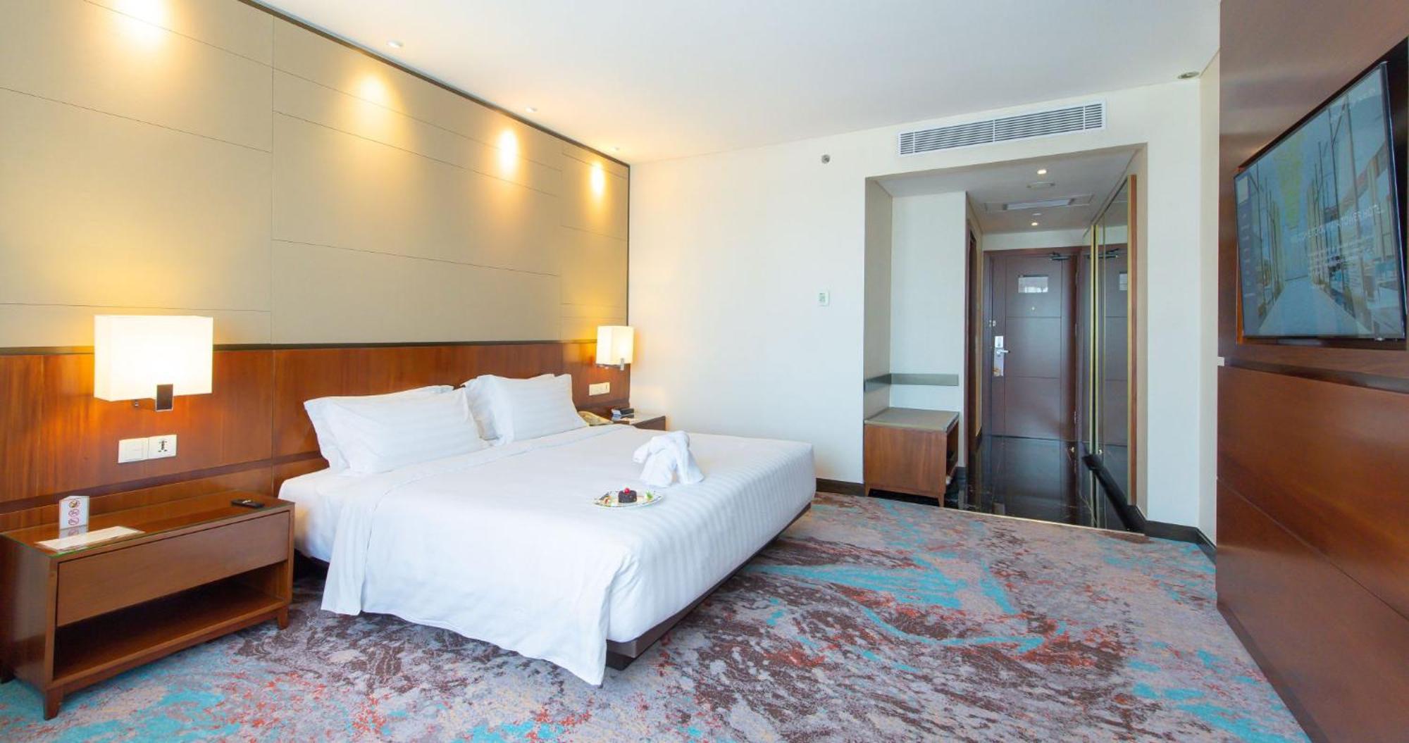 Gumaya Tower Hotel เซอมารัง ภายนอก รูปภาพ