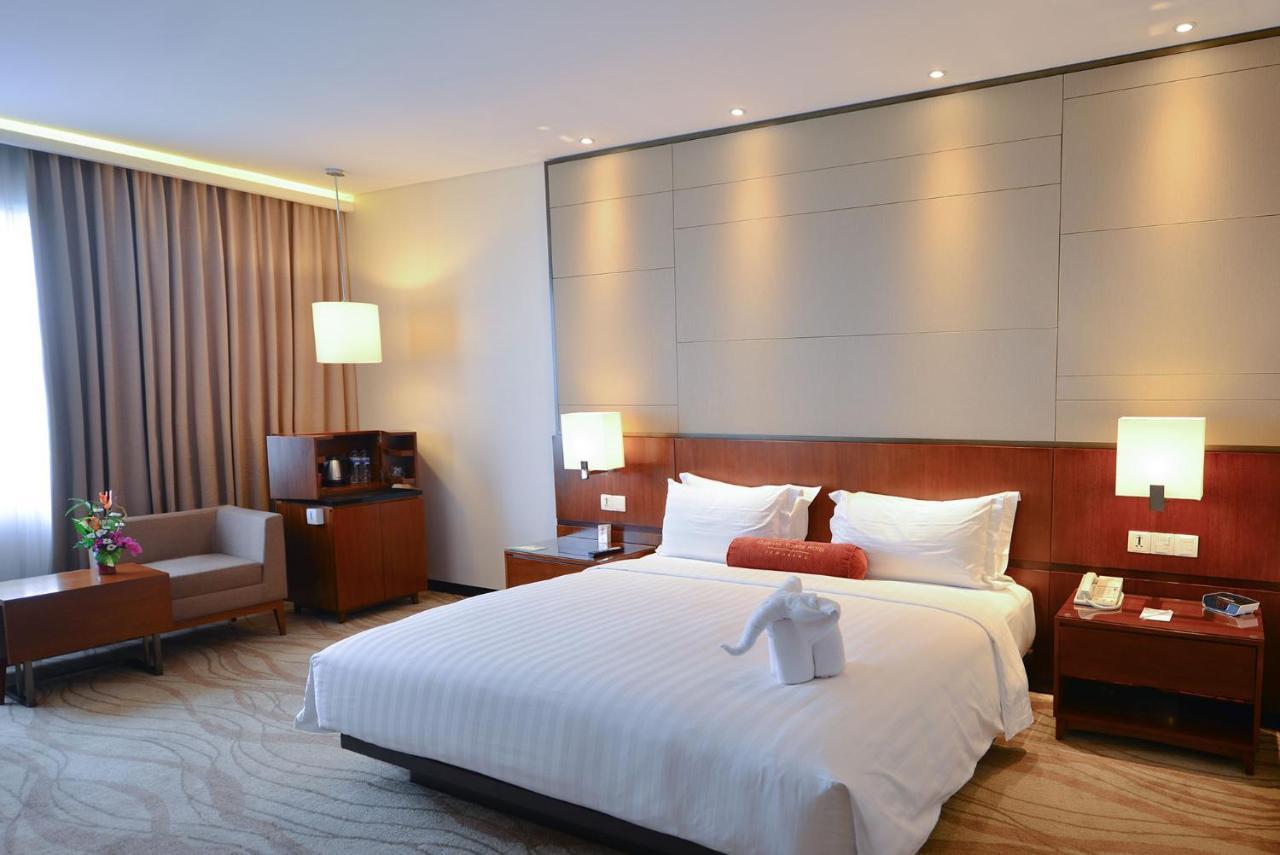 Gumaya Tower Hotel เซอมารัง ภายนอก รูปภาพ