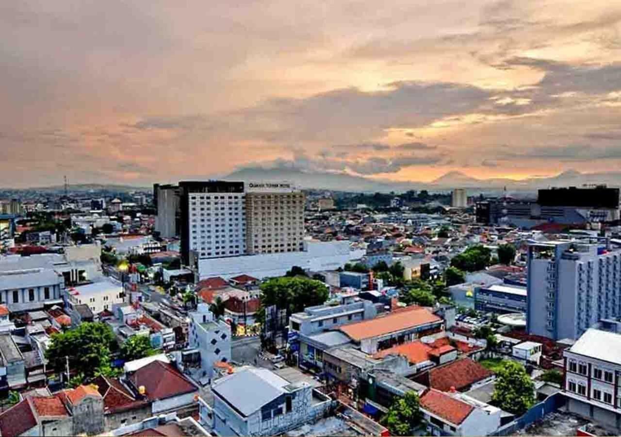 Gumaya Tower Hotel เซอมารัง ภายนอก รูปภาพ
